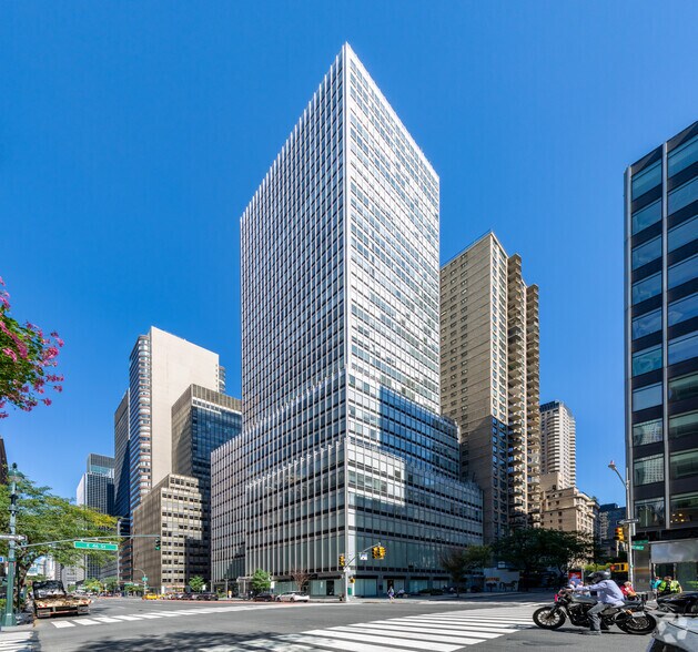 747 Third Ave, New York, NY à louer - Photo du bâtiment - Image 2 de 16