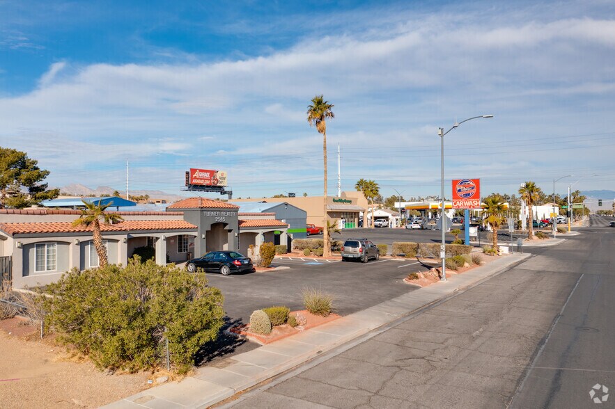 2545 S Torrey Pines Dr, Las Vegas, NV à vendre - Photo du bâtiment - Image 3 de 33