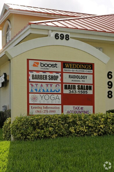 698-750 SW Port St Lucie Blvd, Port Saint Lucie, FL à louer - Photo du bâtiment - Image 3 de 16