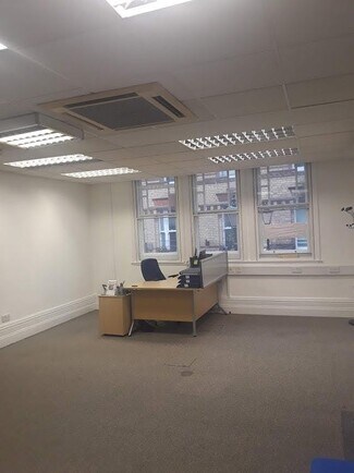 Plus de détails pour 7-11 Cross St, Reading - Bureau à louer
