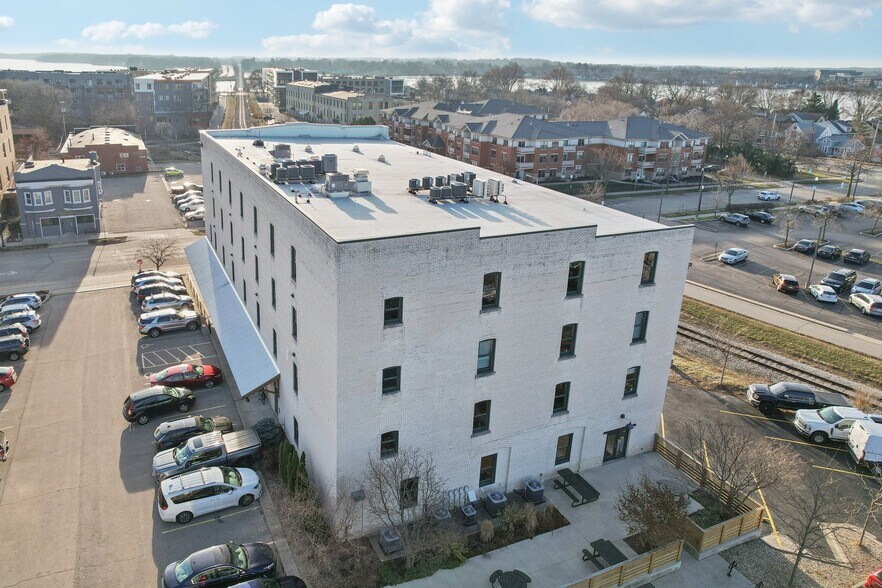 634 W Main St, Madison, WI à louer - Photo du bâtiment - Image 2 de 8