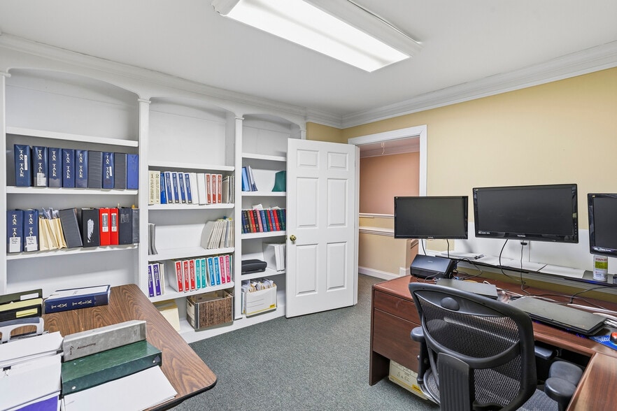 101-111 Salem Towne Ct, Apex, NC for sale - Building Photo - Image 2 of 11