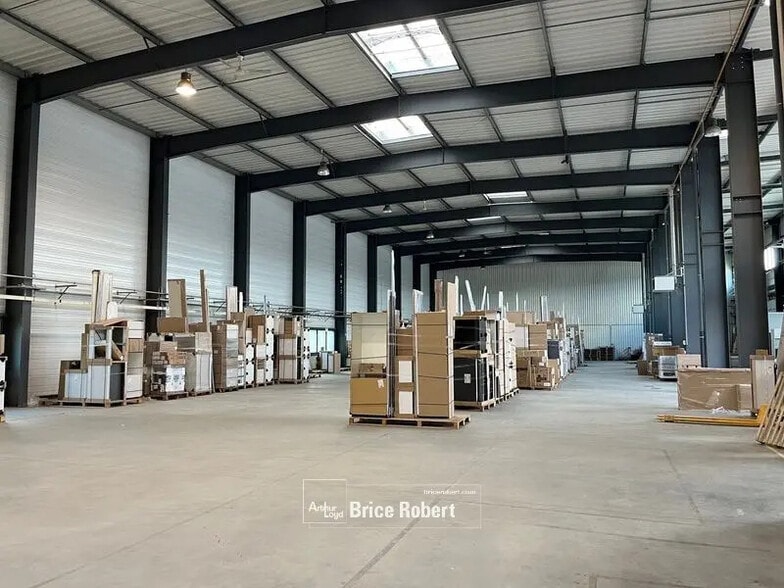 Office in Meyzieu for lease - Interior Photo - Image 3 of 6