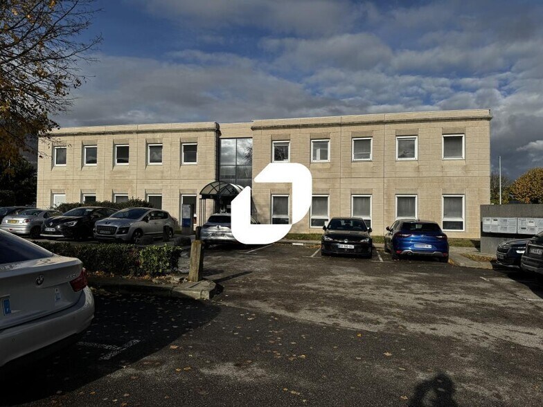 Bureau dans Échirolles à louer - Photo du bâtiment - Image 2 de 16