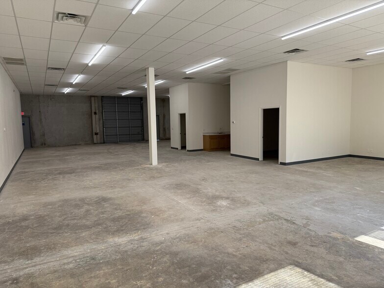 2110 Whitehorse Trl, Austin, TX à louer - Photo du bâtiment - Image 2 de 5