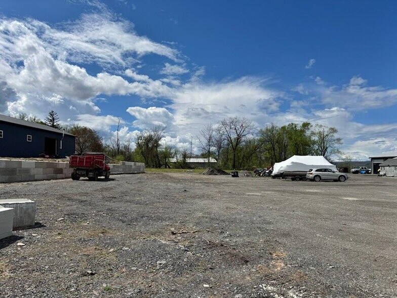 13 Mission Land Rd, Pine Island, NY for lease - Building Photo - Image 3 of 7
