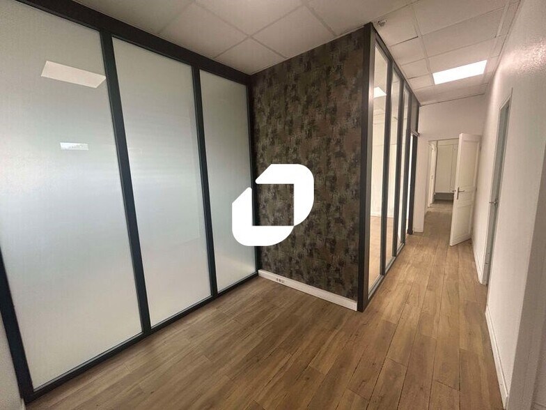 Industrial in Domont for lease - Interior Photo - Image 3 of 15