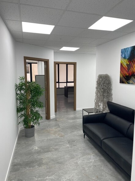 Office in València for lease - Building Photo - Image 3 of 13