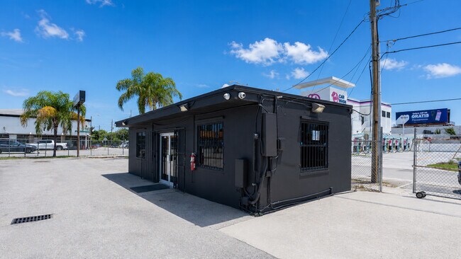 More details for 3100 NW 27th Ave, Miami, FL - Retail for Lease