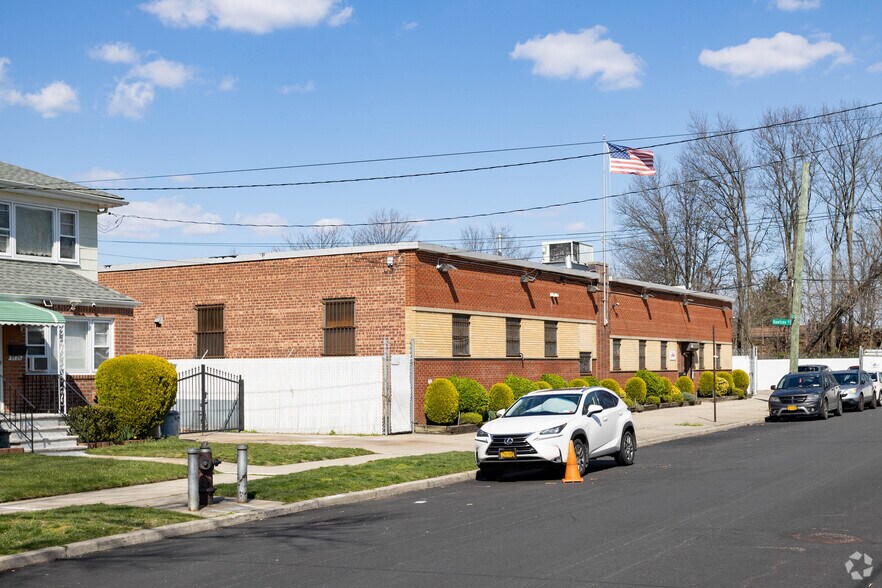 97-35 133rd Ave, Ozone Park, NY à louer - Photo du bâtiment - Image 3 de 6
