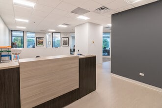 2800 S River Rd, Des Plaines, IL à louer Photo du bâtiment- Image 2 de 6