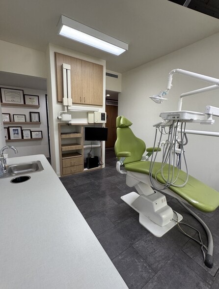814 W Foothill Blvd, Monrovia, CA for sale - Interior Photo - Image 2 of 24