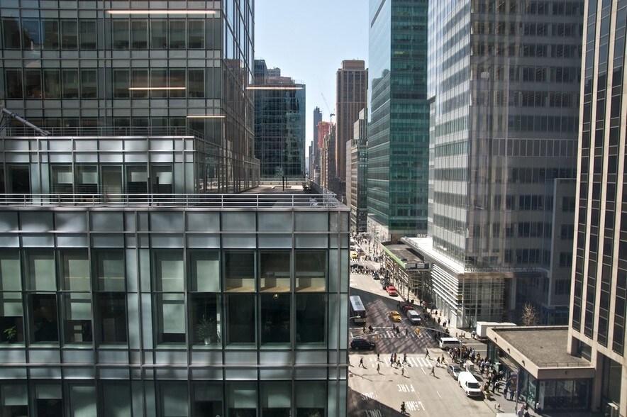 1140 Avenue of the Americas, New York, NY for lease - Building Photo - Image 2 of 26