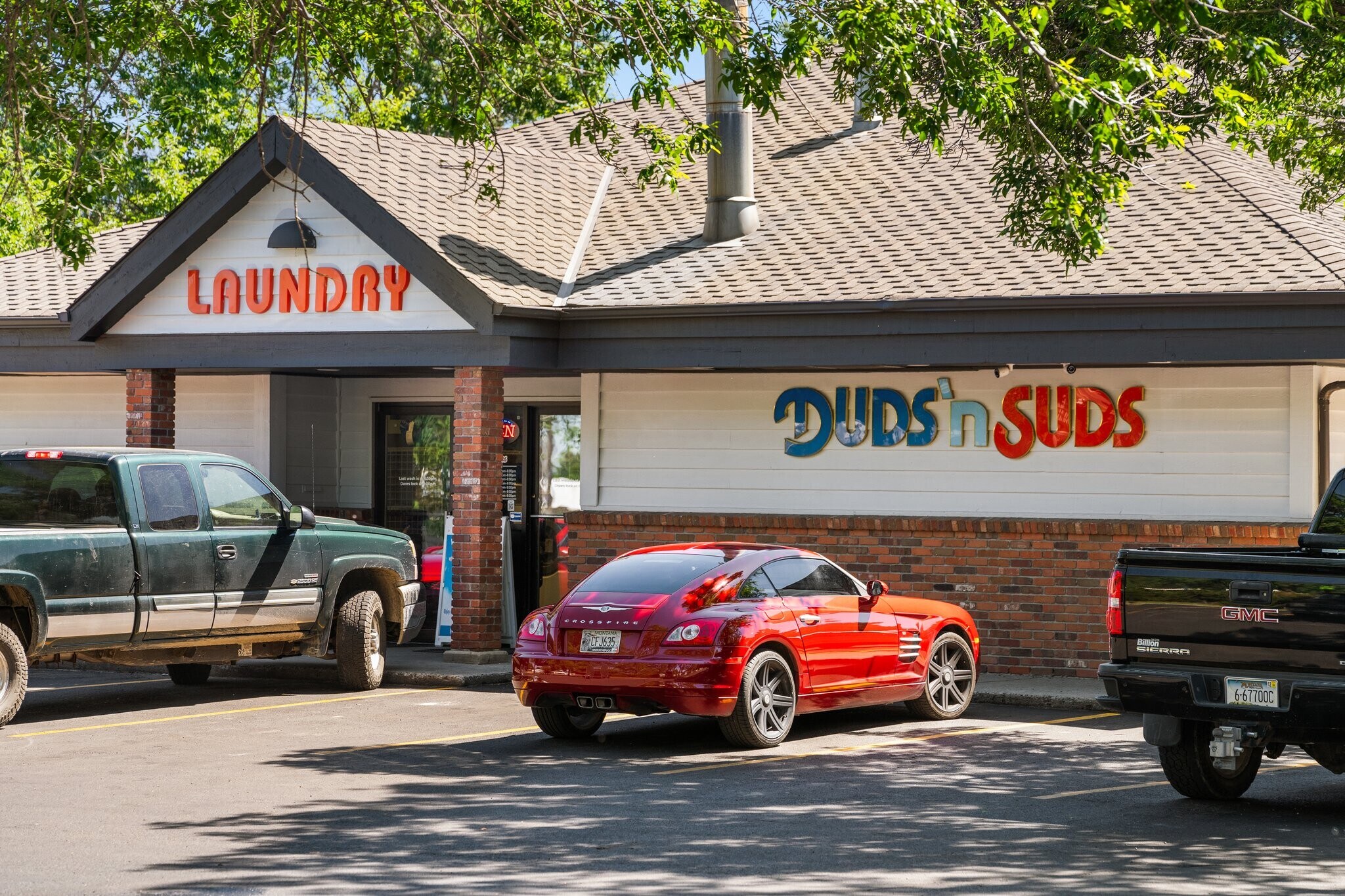 2 Iconic Bozeman Businesses portefeuille de 2 propriétés à vendre sur LoopNet.ca Photo du bâtiment- Image 1 de 129