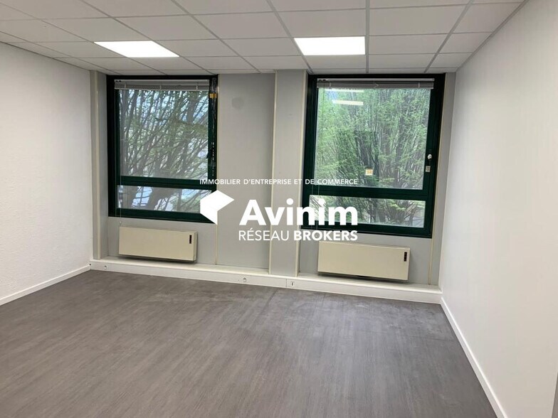 Office in Grenoble for sale - Interior Photo - Image 2 of 5