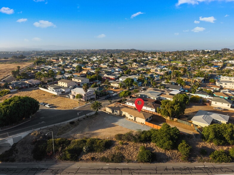 1303 Bush St, Oceanside, CA for sale - Building Photo - Image 3 of 9