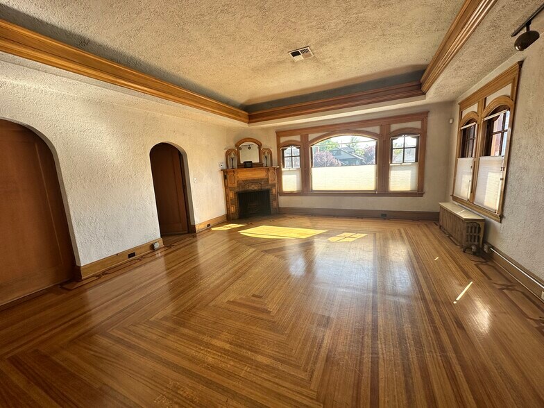 527 S Arlington Ave, Reno, NV à louer - Photo du bâtiment - Image 3 de 27