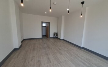 Eddystone Rd, Wadebridge for lease Interior Photo- Image 1 of 4