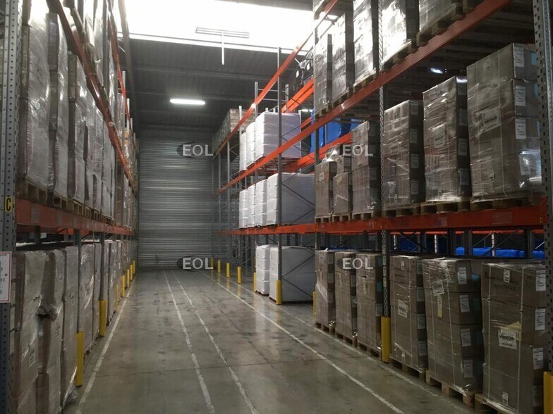 Industrial in Santeny for sale - Building Photo - Image 2 of 8
