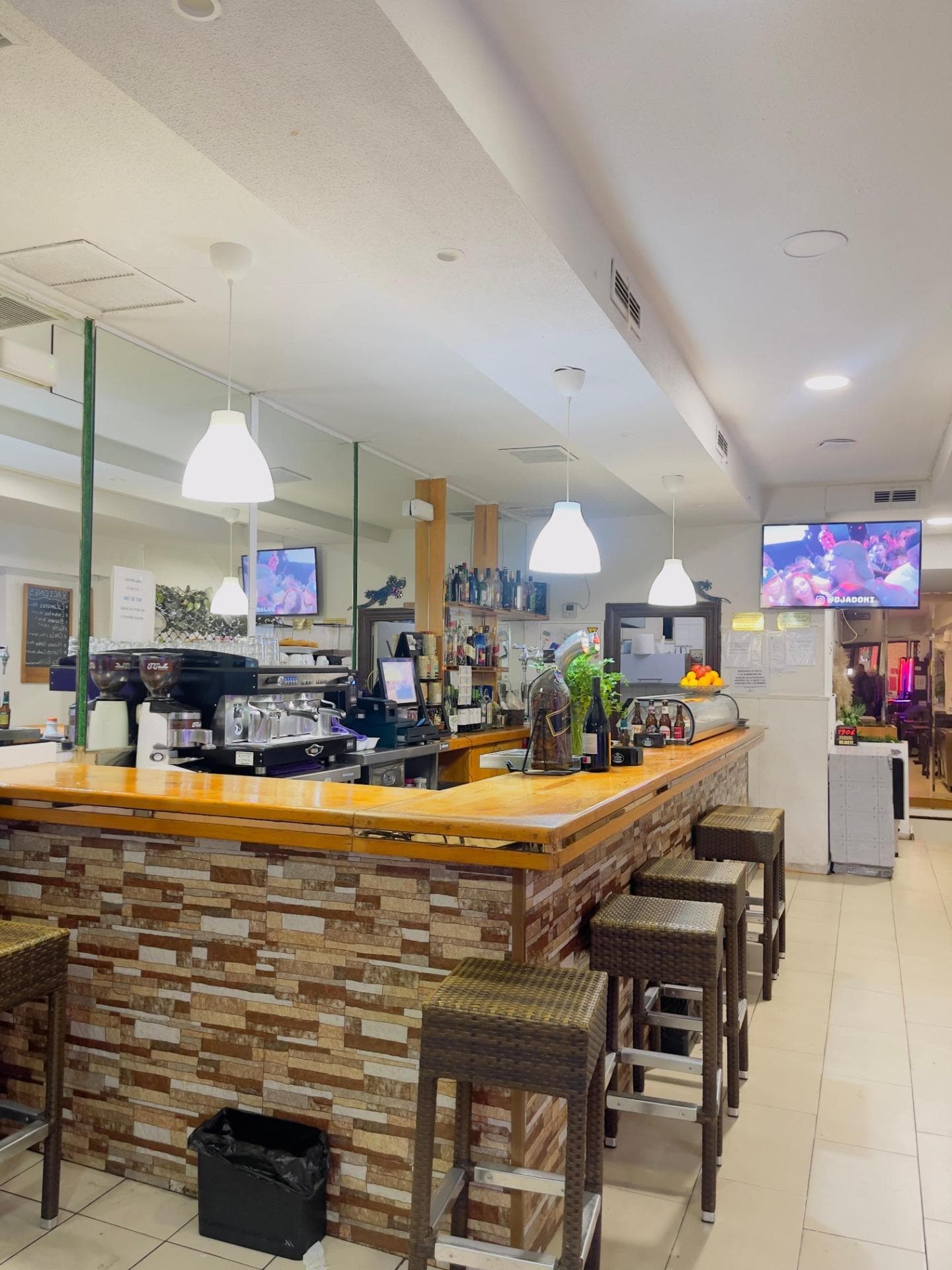 Retail in San Sebastián de los Reyes, Madrid for lease Interior Photo- Image 1 of 3