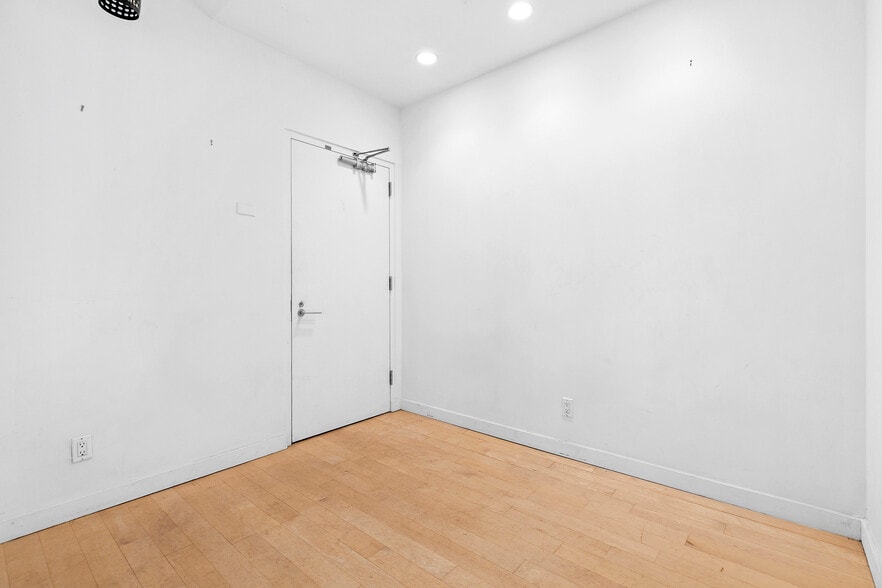 534 W 42nd St, New York, NY for sale - Building Photo - Image 2 of 8