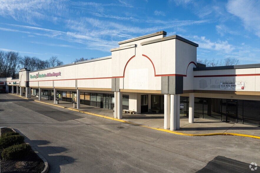 8315 Beechmont Ave, Cincinnati, OH à louer - Photo du bâtiment - Image 2 de 7