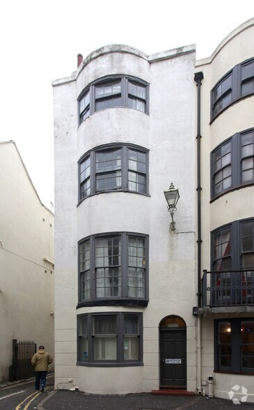 74 Middle St, Brighton à vendre - Photo du bâtiment - Image 2 de 2