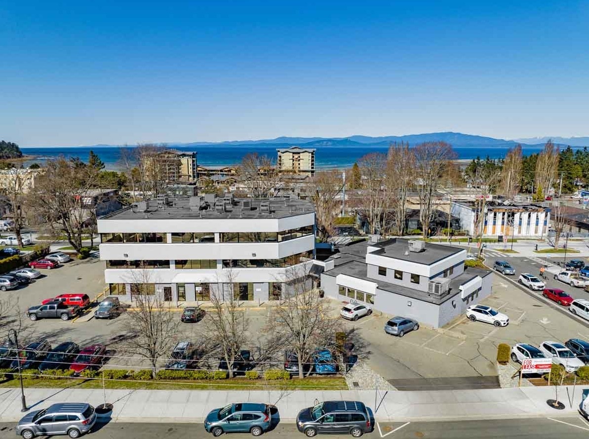 154 Memorial Av, Parksville, BC for lease Primary Photo- Image 1 of 5