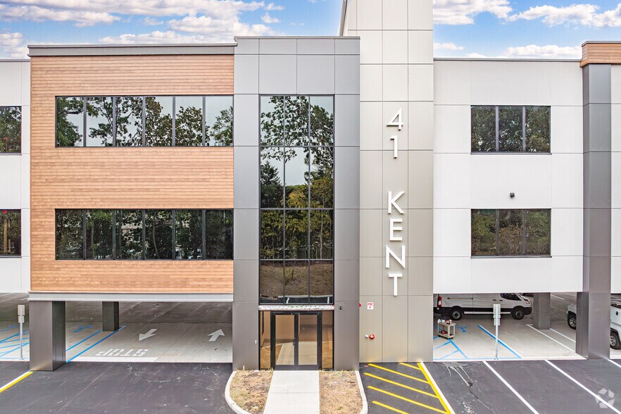 41 Kent Rd, Howell, NJ à louer - Photo du bâtiment - Image 3 de 10