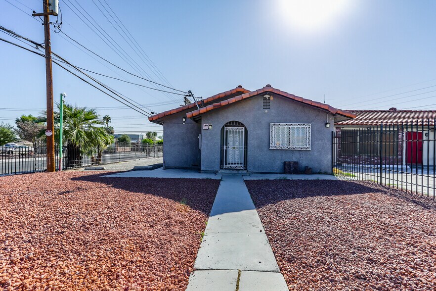 703 S 10th St, Las Vegas, NV à vendre - Photo du bâtiment - Image 2 de 51