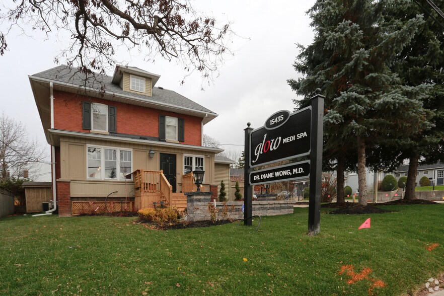 15435 Yonge St, Aurora, ON à vendre - Photo principale - Image 1 de 1