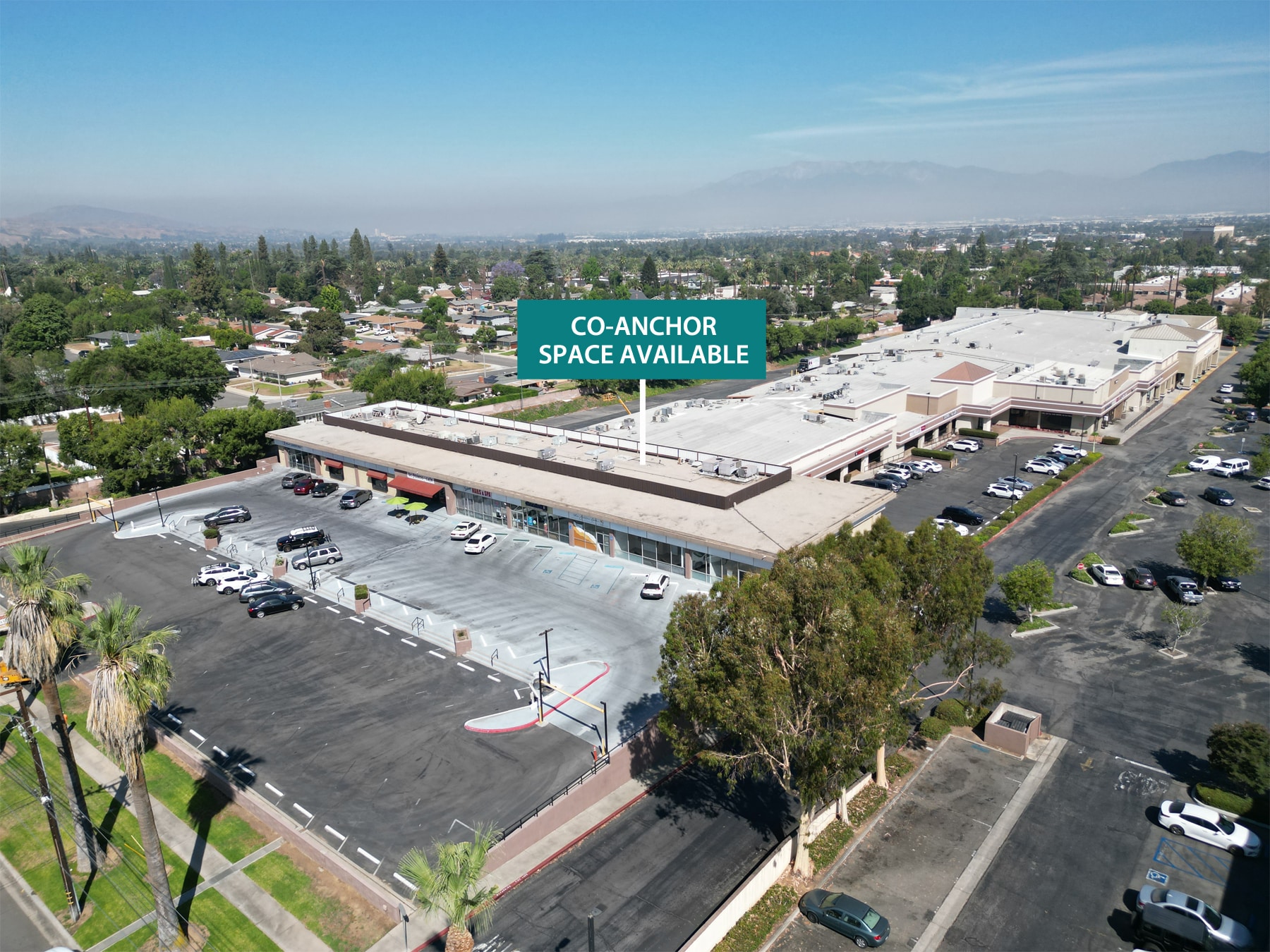 700 E Redlands Blvd, Redlands, CA à louer Photo du bâtiment- Image 1 de 32