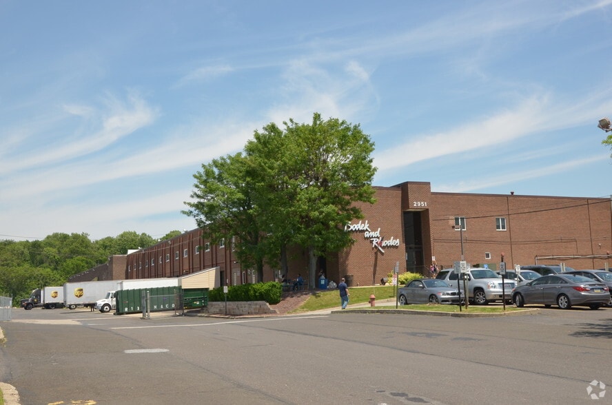 2951 Grant Ave, Philadelphia, PA for lease - Building Photo - Image 2 of 4