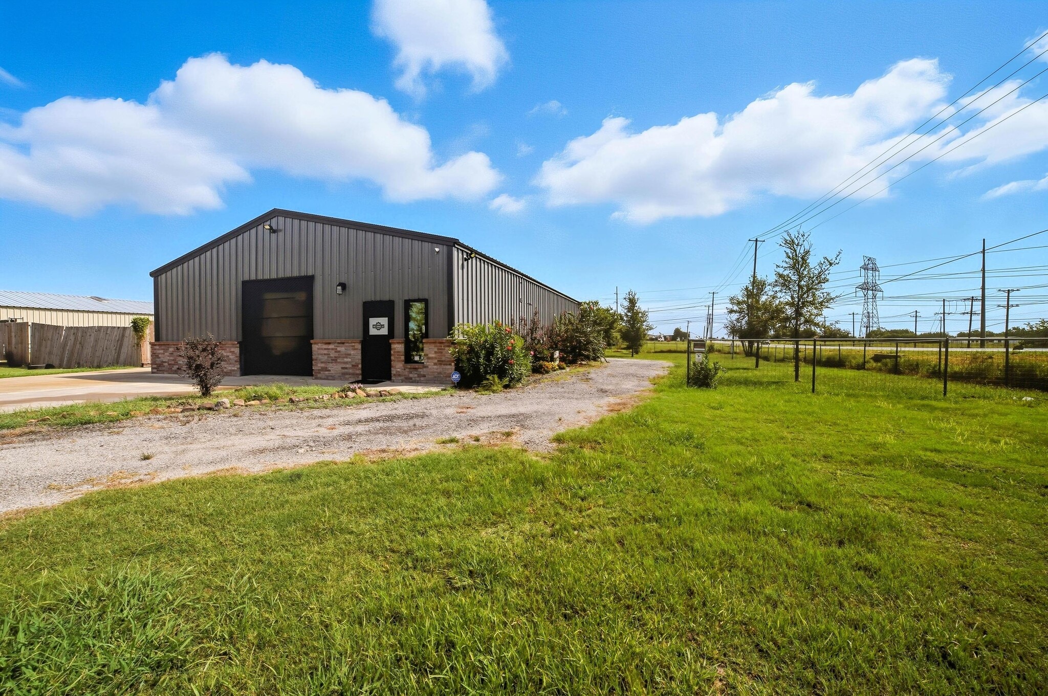 2037 Sun Dr, Rockwall, TX for lease Primary Photo- Image 1 of 18