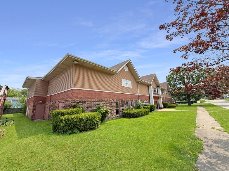 1919 Sherman Ave, North Chicago, IL à vendre - Photo du bâtiment - Image 3 de 19