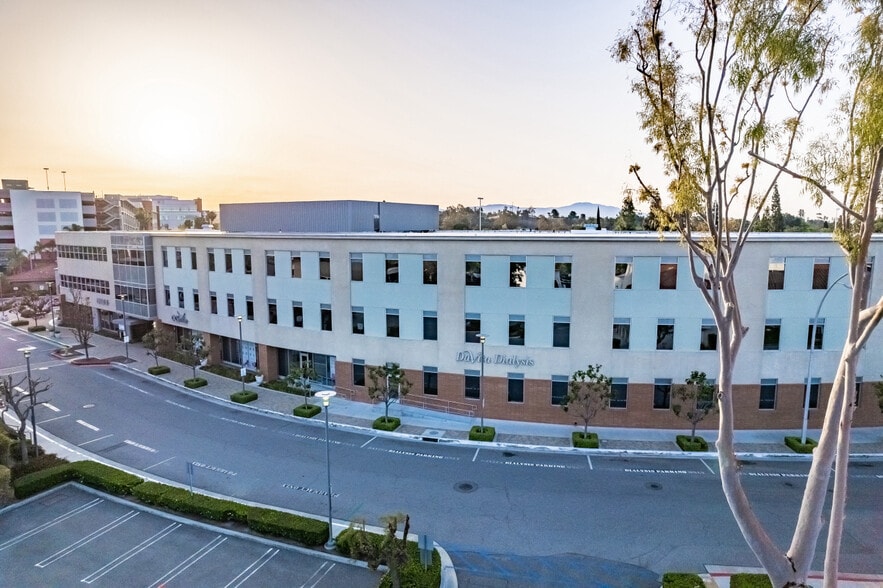 1950 Sunny Crest Dr, Fullerton, CA for lease - Building Photo - Image 3 of 4