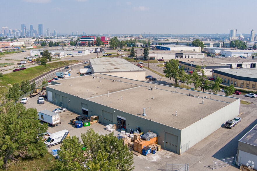 1315-1327 Hastings Cres SE, Calgary, AB for lease - Aerial - Image 3 of 6