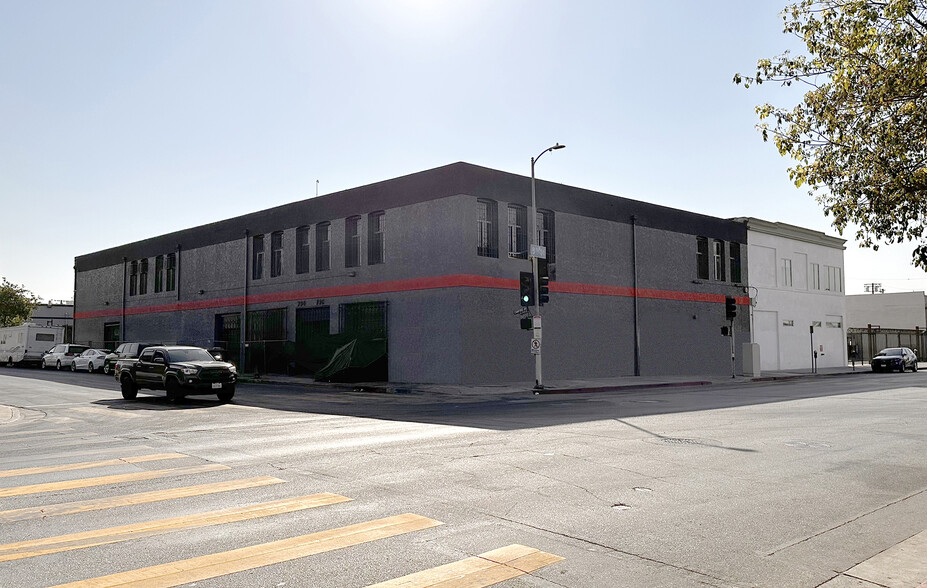 901 E 8th St, Los Angeles, CA for lease - Building Photo - Image 1 of 4