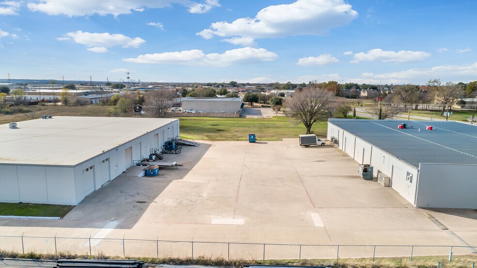 2801-2807 W Euless Blvd, Euless, TX à louer - Photo du bâtiment - Image 3 de 9