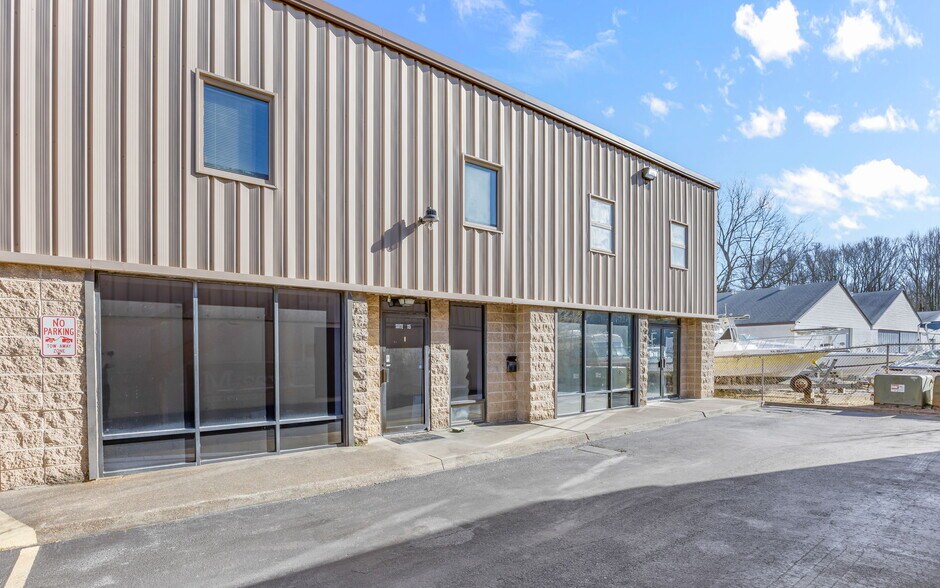 105 S First Colonial Rd, Virginia Beach, VA à vendre - Photo du bâtiment - Image 2 de 24