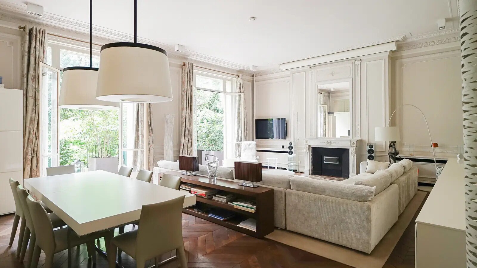 Paris, PAR 75008 - Unit 01 - - Interior Photo - Image 1 of 26