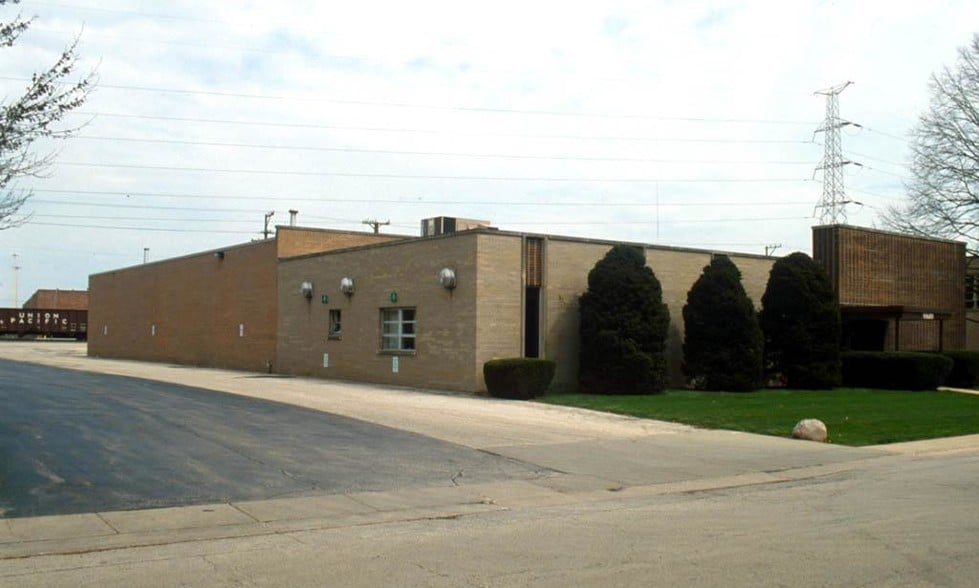 5520 McDermott Dr, Berkeley, IL for sale - Building Photo - Image 2 of 19