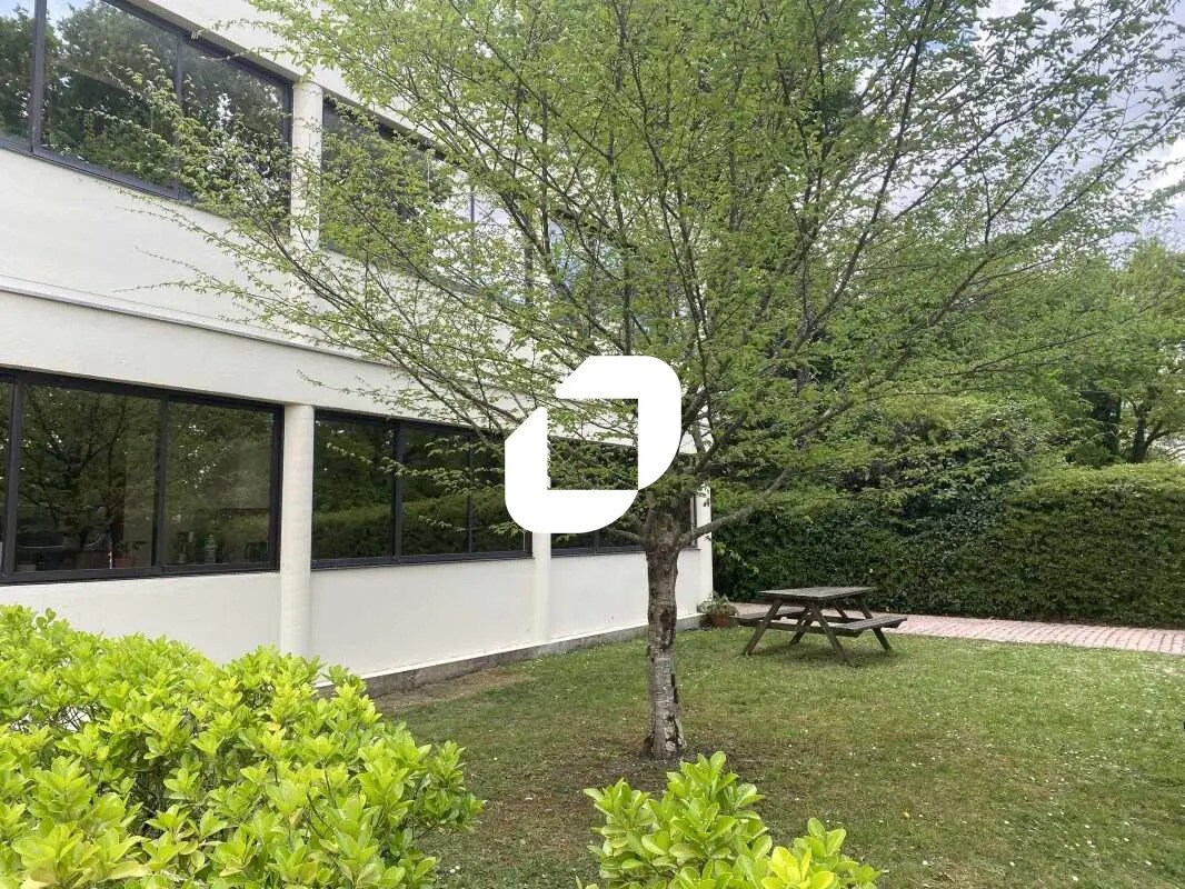 Office in Mérignac for lease Building Photo- Image 1 of 12