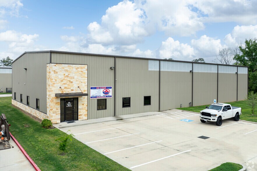 501 Hickerson St, Conroe, TX à louer - Photo principale - Image 2 de 22