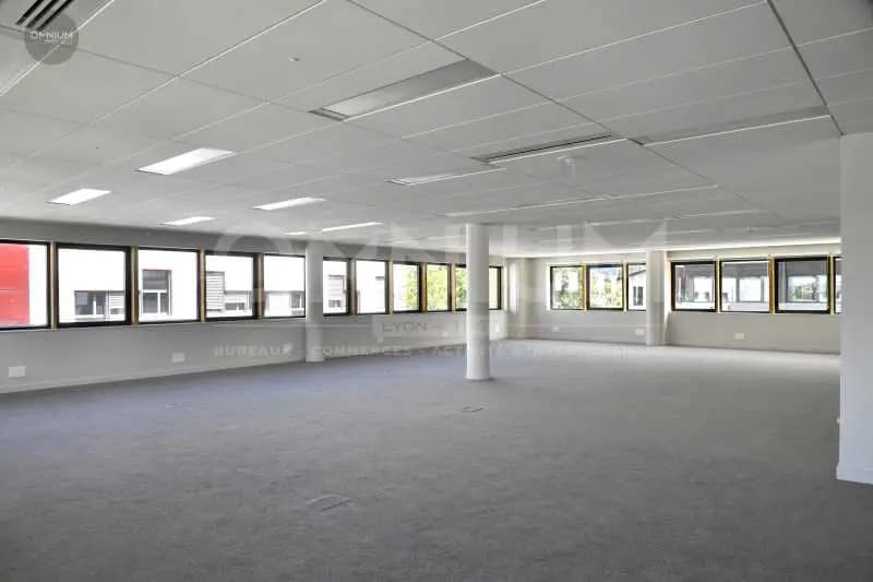 Office in Dardilly for lease Building Photo- Image 1 of 17