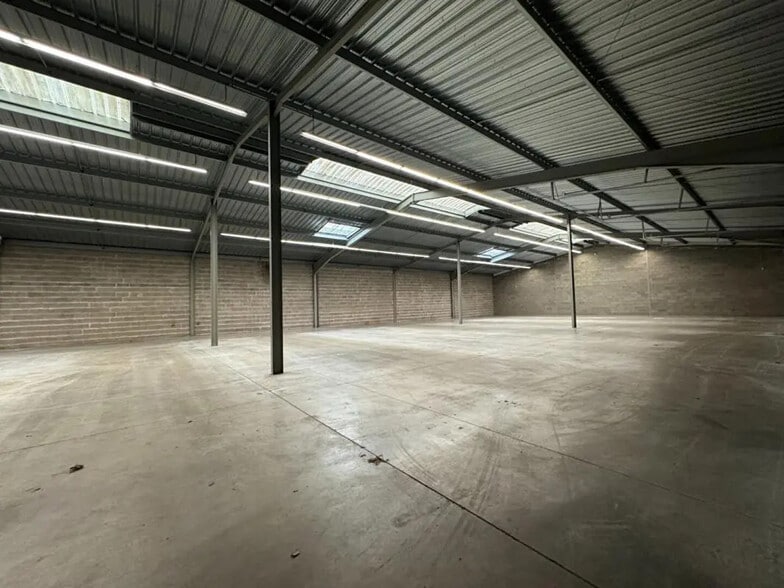 Industrial in Tours for sale - Interior Photo - Image 2 of 9