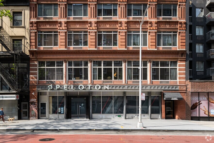 136-140 W 23rd St, New York, NY à louer - Photo du bâtiment - Image 3 de 4