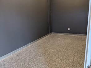 8312-8314 Fraser Av, Fort McMurray, AB à louer Photo intérieure- Image 2 de 6