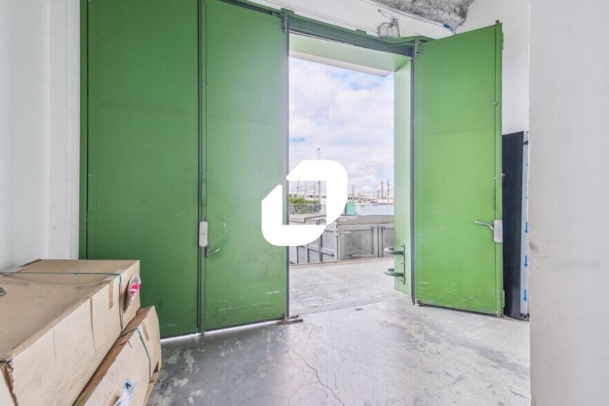 Office in Pantin for lease - Interior Photo - Image 3 of 16
