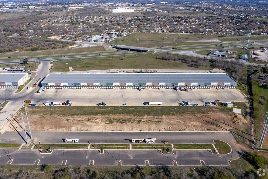 9342 SE Loop 410, San Antonio, TX à vendre - Photo du bâtiment - Image 2 de 89
